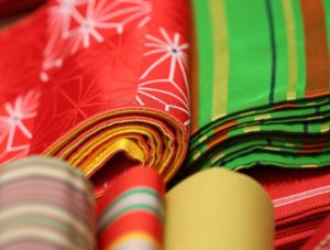 「一点ずつ丁寧に着物を査定」